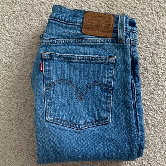 Levi’s Wedgie W28. Like-new condition. Distressed at knees. - Picture 1 of 3
